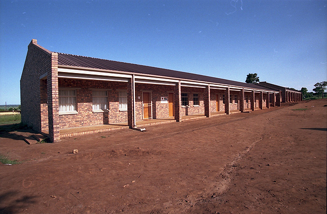 ムプマランガ州小中学校建設計画