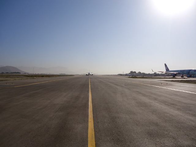 カブール国際空港誘導路改修計画