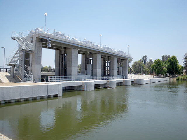 バハルヨセフ灌漑用水ダハブ堰改修計画