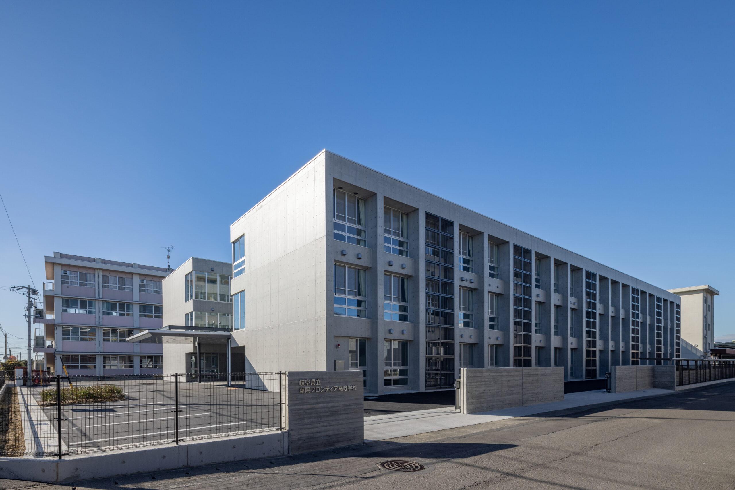 岐阜県立華陽フロンティア高等学校本館棟